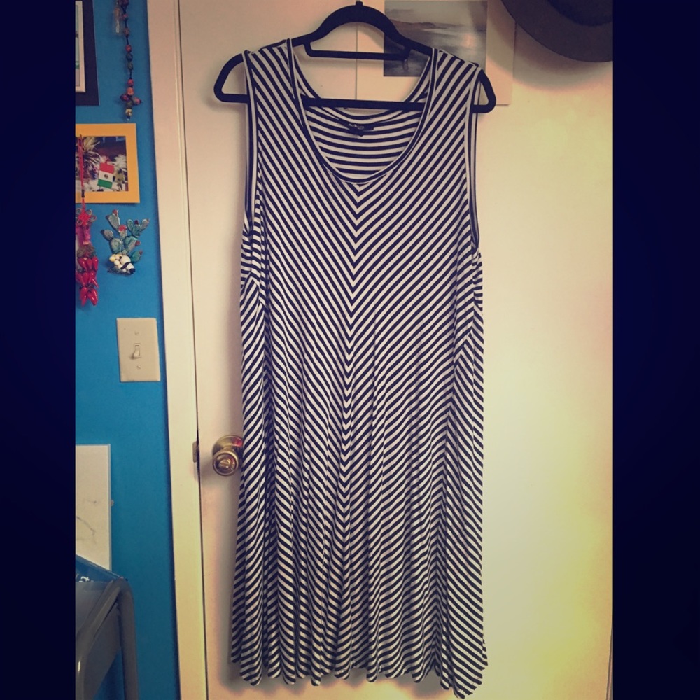 Style & Co. pretty navy and white dress